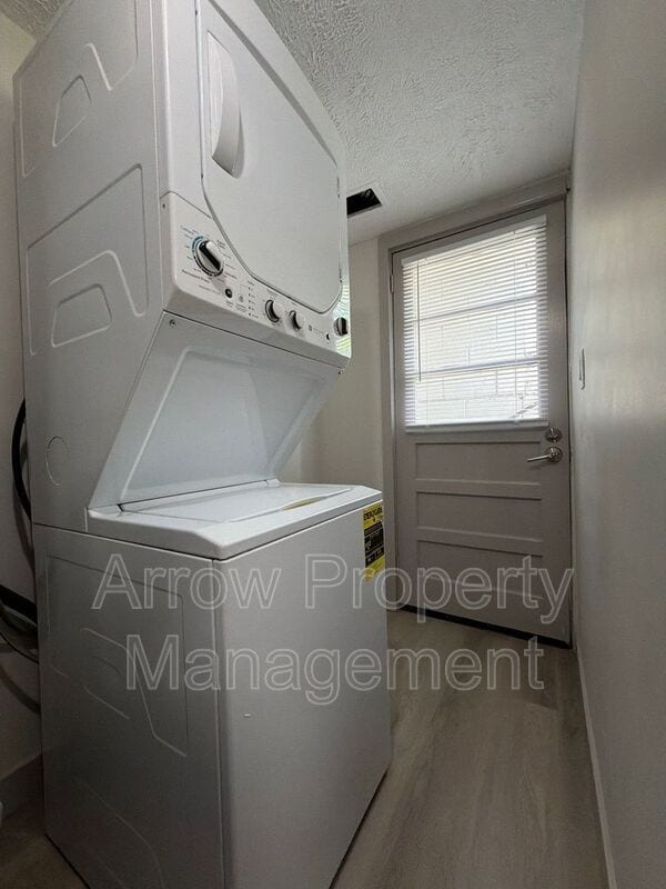Building Photo - 622 New Hampshire St