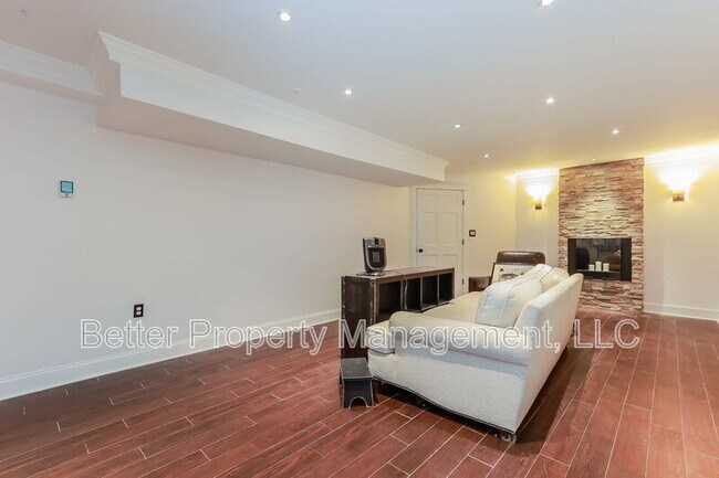Building Photo - 86 Morias Ave