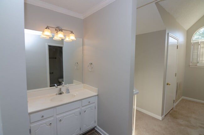 Building Photo - 313 Yorkshire Cir