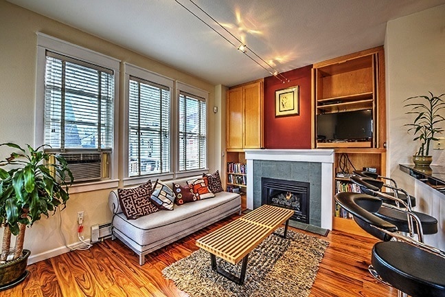 Building Photo - Walk to Pearl Street - Beautiful 1 Bedroom...