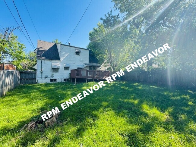 Building Photo - 4 Bed | 2 Bath | Pet Friendly | Spacious ,Fenced in Yard!