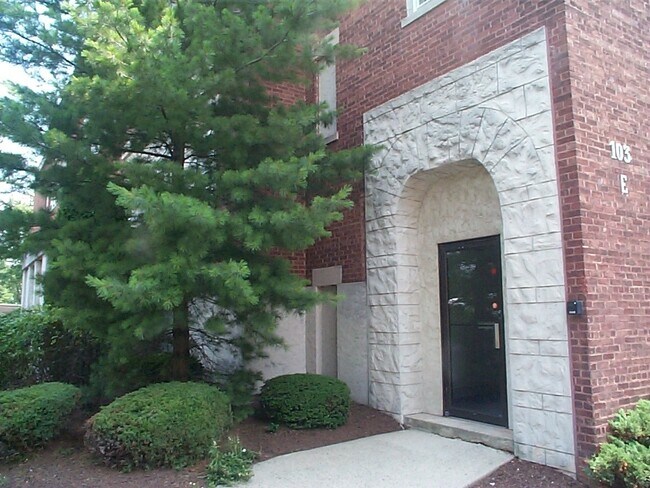 Primary Photo - 103 Park Ave