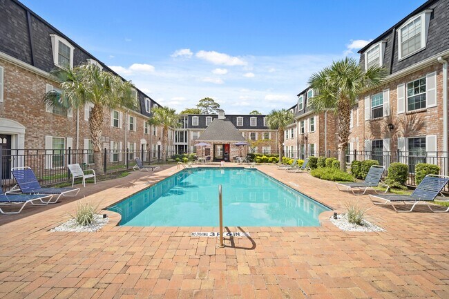 Building Photo - 357 N Post Oak Ln