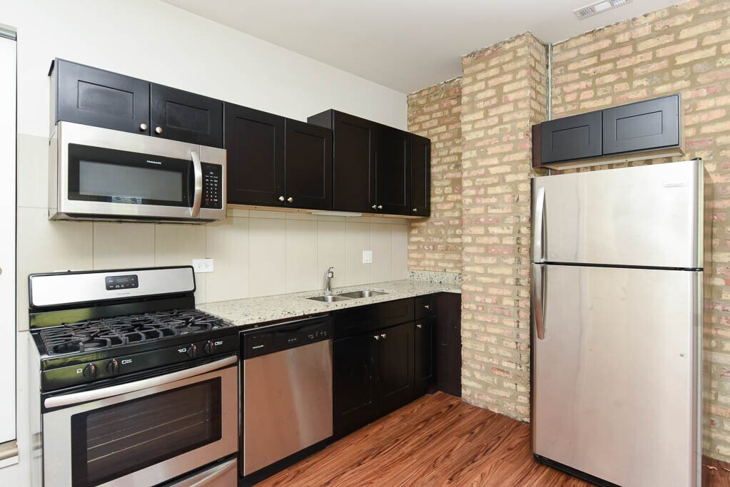Building Photo - 3550 W Lawrence Ave