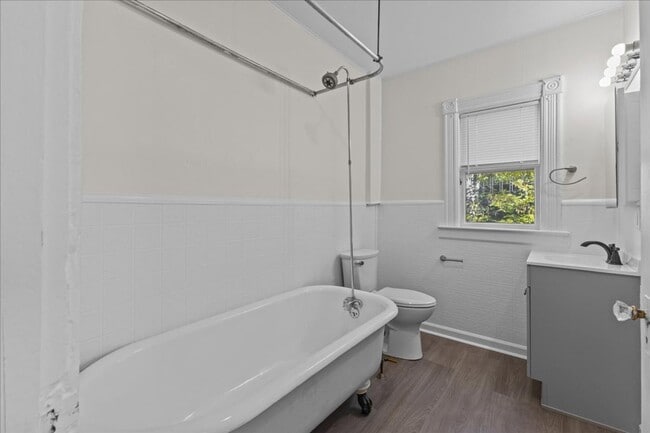 Building Photo - 410 St Paul St