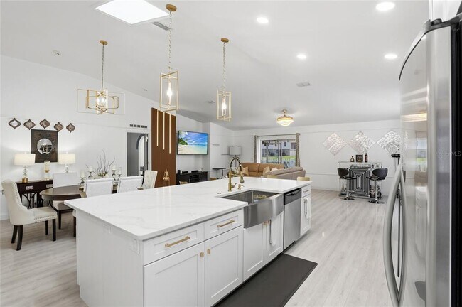 Building Photo - 10608 Laxton St