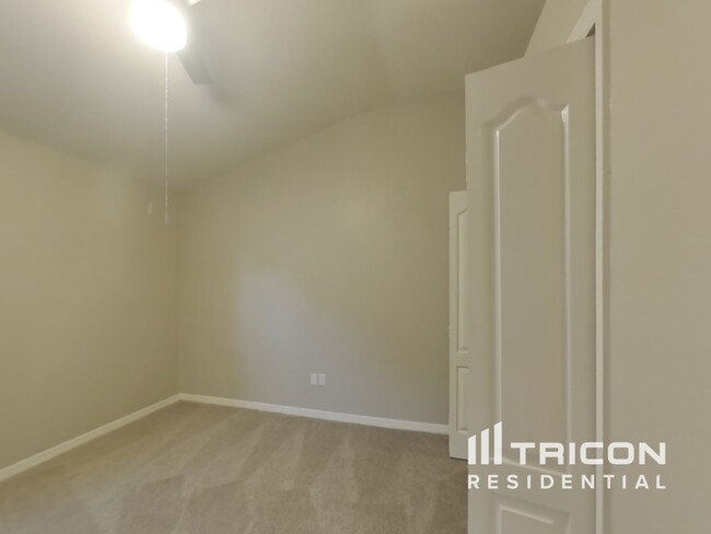 Building Photo - 11724 S Stone Ln