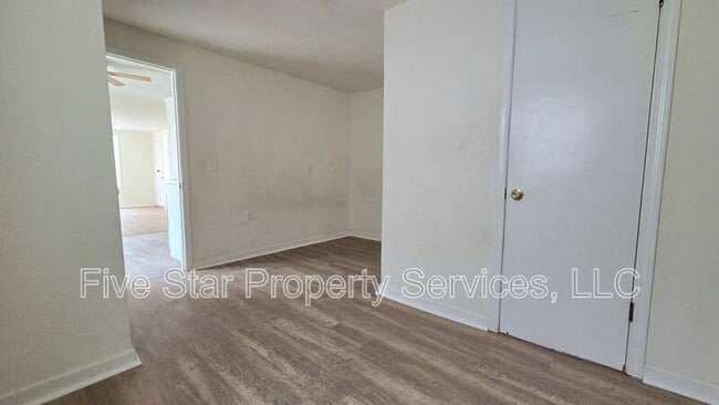 Building Photo - 529 S Park Ave