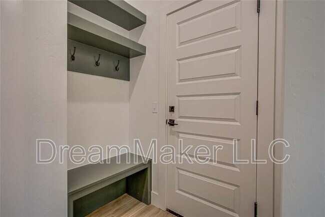 Building Photo - 126 Hope Ave