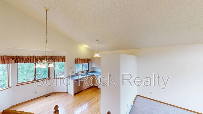 Building Photo - 2580 Lyncrest Dr