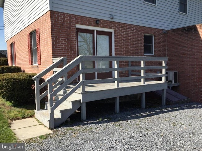 Building Photo - 205 N Linden Ave