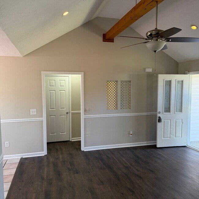 Building Photo - 1551 Ridgemont Dr