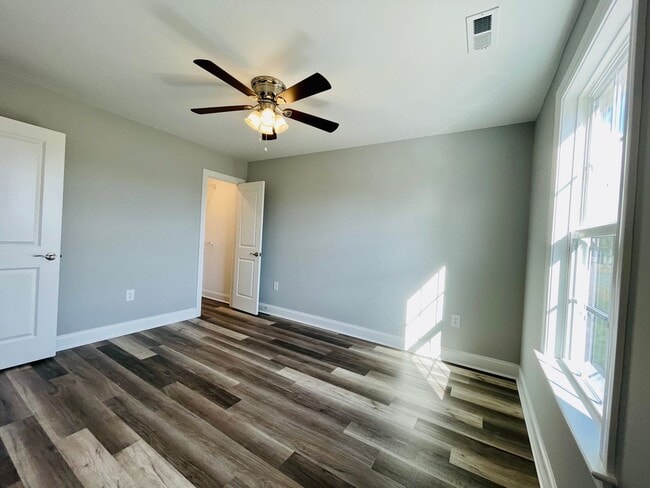 Building Photo - Adorable 2bd/2.5ba cottage in downtown Aynor - Ready for move in!!