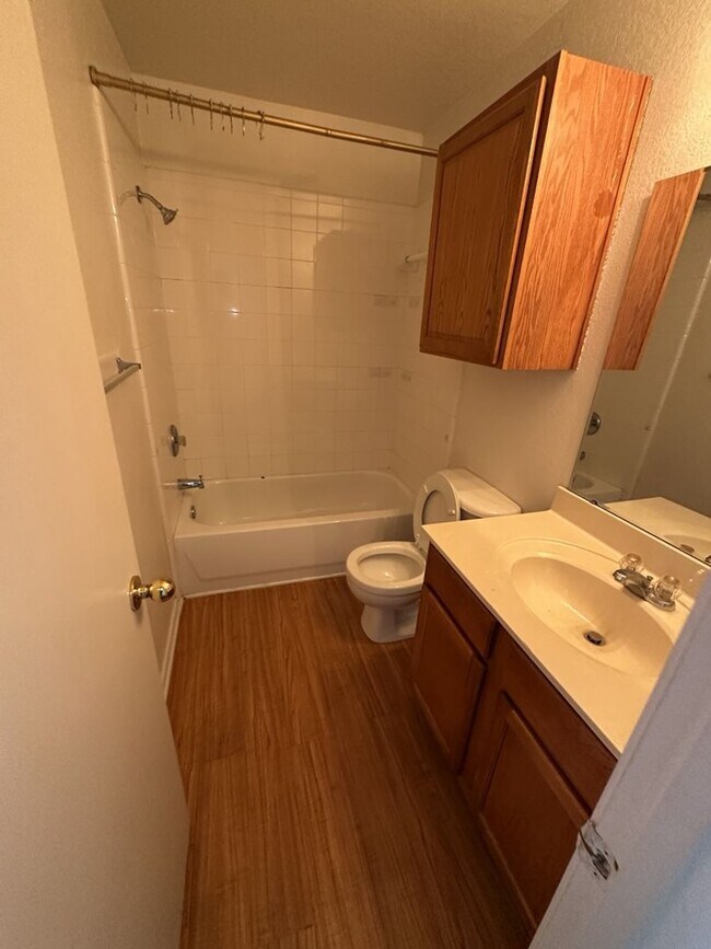 Building Photo - 3601 Malibu Ln