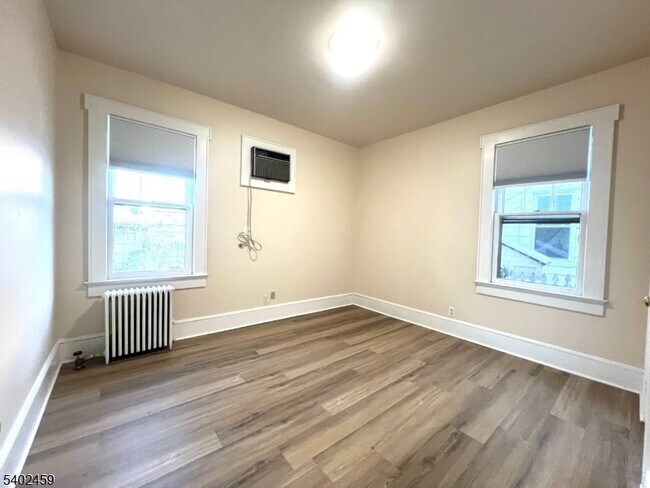 Building Photo - 185 Broad St