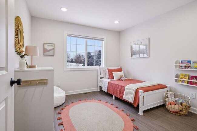 Building Photo - Model 3 Bedroom Town Home