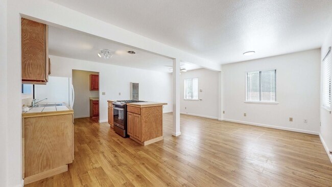 Building Photo - Charming 1 bedroom 1 bath Single Family home in Healdsburg! Water included!