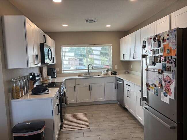 Building Photo - 2902 W Straford Dr