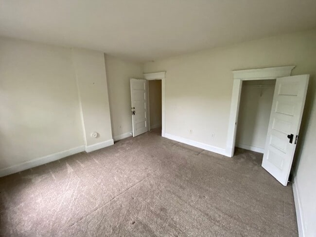 Building Photo - W 8th 417-419 NCR