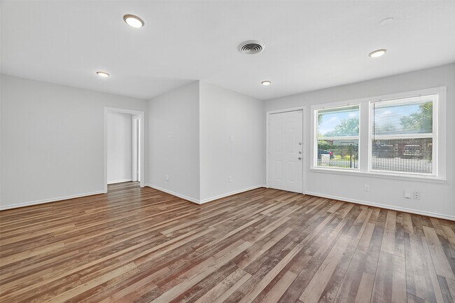 Building Photo - 5635 Belarbor St