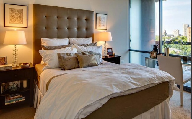 Building Photo - 825 W Blackhawk St