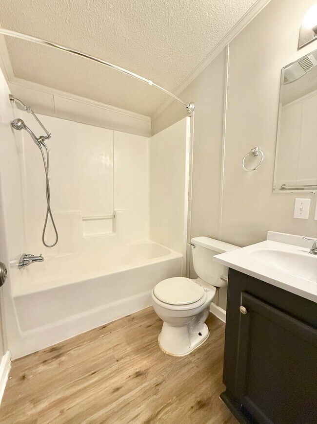 Building Photo - 2845 E 14th St