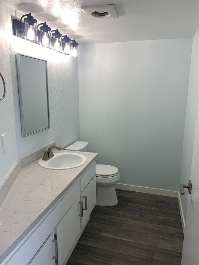 Building Photo - Beautiful 2 Bed 2.5 Bath Condo Home in Poi...