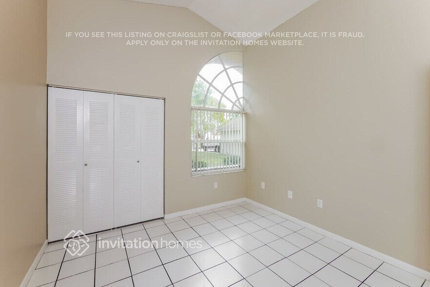 Building Photo - 9900 SW 59th Ct