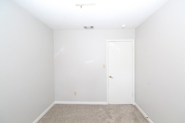 Building Photo - West Pensacola Rental with 3 Bedrooms, Privacy-Fenced Yard, Indoor Laundry Room & Easy Access to ...