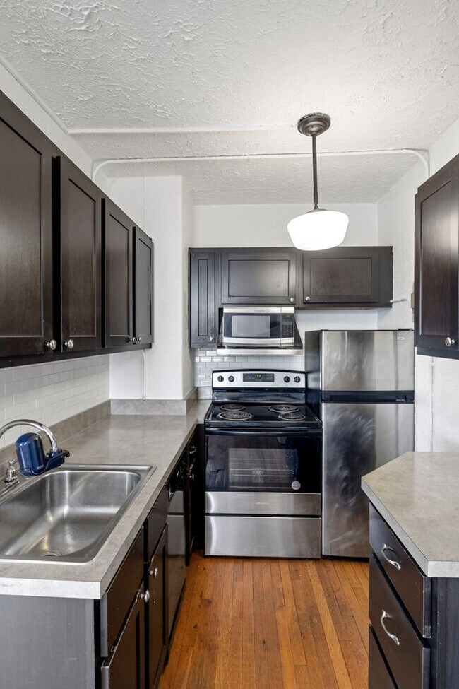 Building Photo - 28 E 16th St