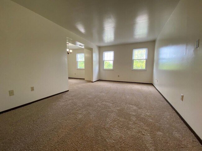 Building Photo - Wonderful 2BR at The Bellwood Manor!  Central A/C & MORE! - Call Today for a Tour!