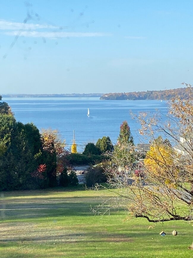 Building Photo - 67 Suncrest Terrace