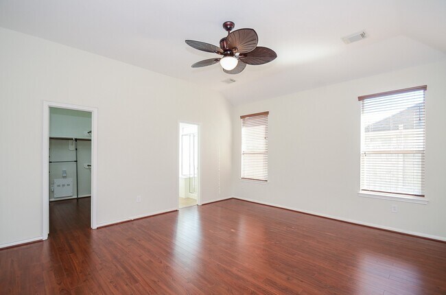 Building Photo - 12918 Hawthorne Shores Dr
