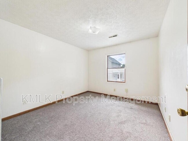 Building Photo - 456 Allyn St