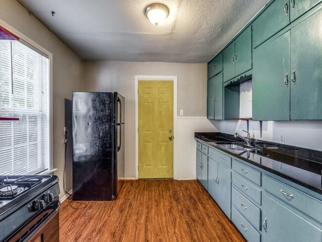 Building Photo - 1136 Garland Ave