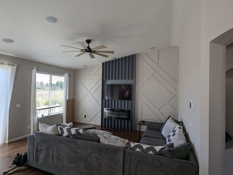 Building Photo - 3825 Kenwood Cir