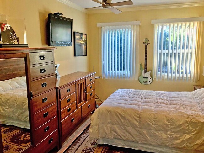 Building Photo - 3-Bedroom Home in Glendale's Foothills with RV Parking!