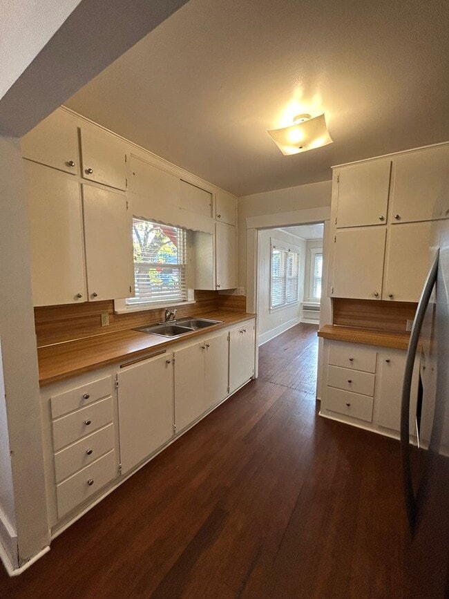 Building Photo - 1603 NW 2nd St