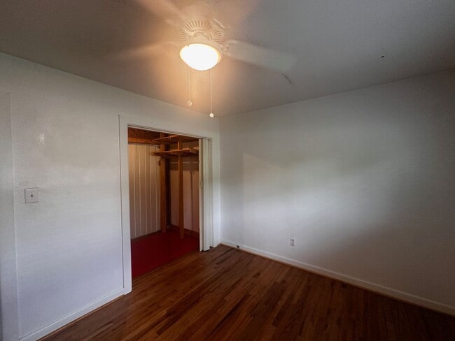Building Photo - 334 E Palmer Ave