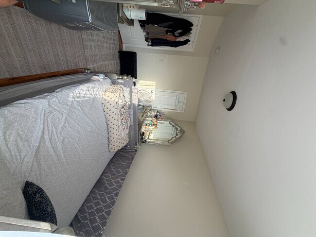 Building Photo - 1141 Beach Ave