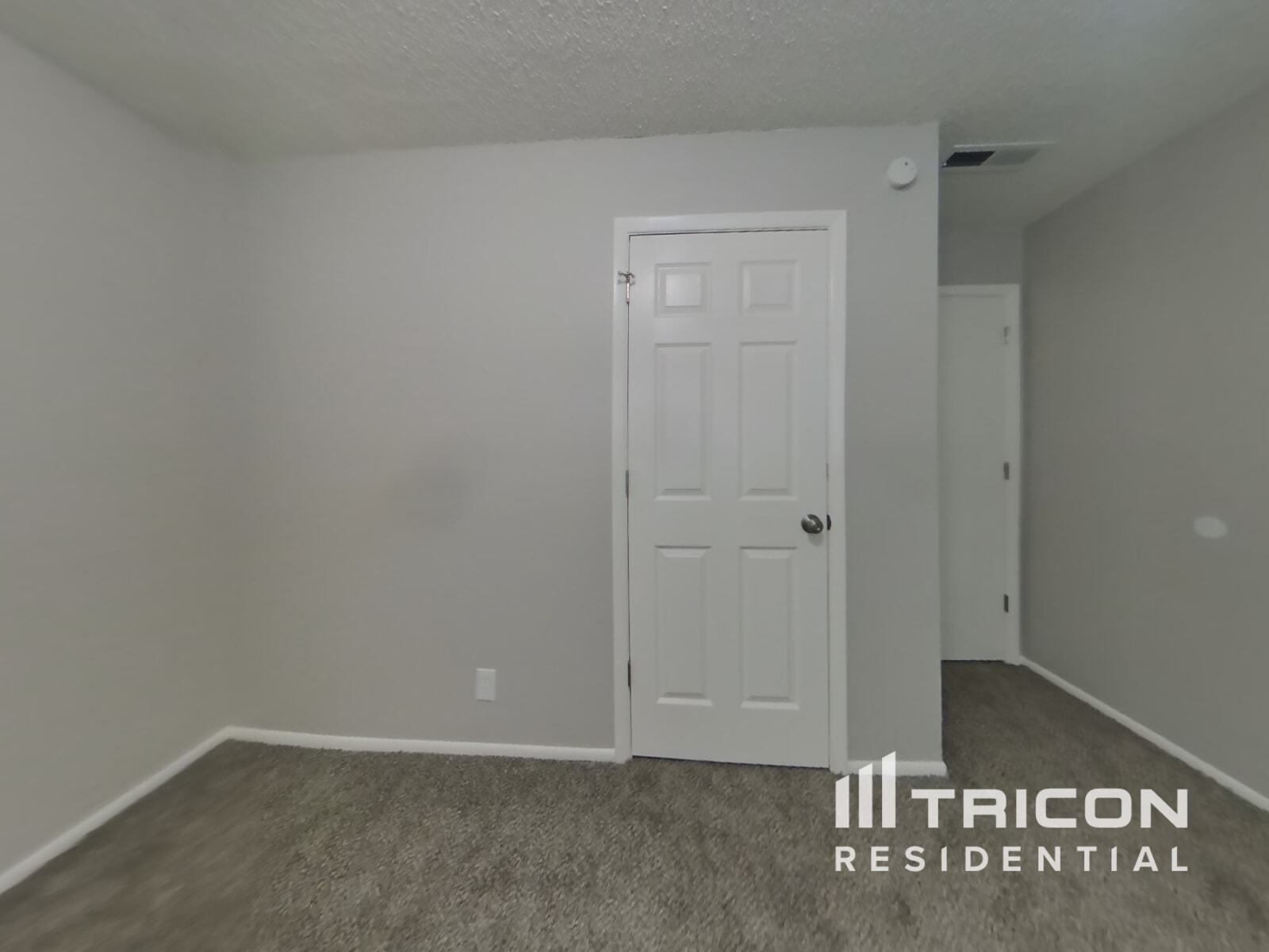 Building Photo - 1725 Hiawatha Dr NE