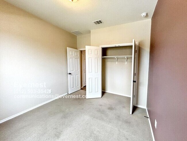 Building Photo - Beautiful 3-Bedroom Home with Fenced Yard ...