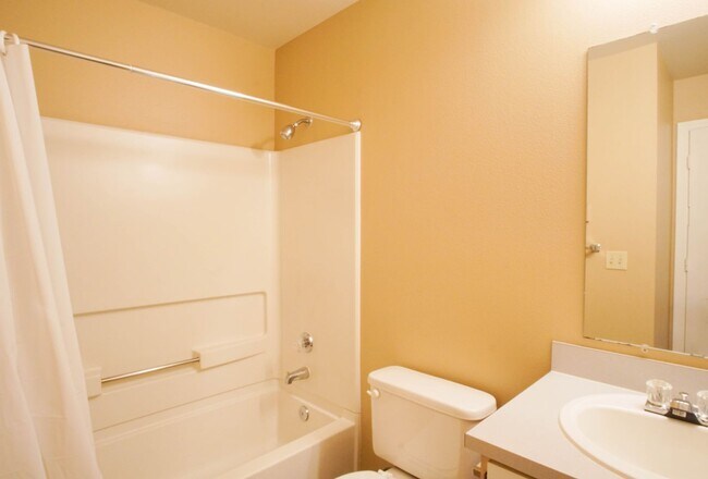 Building Photo - Totally Updated 2-Bed with Vaulted Ceiling...