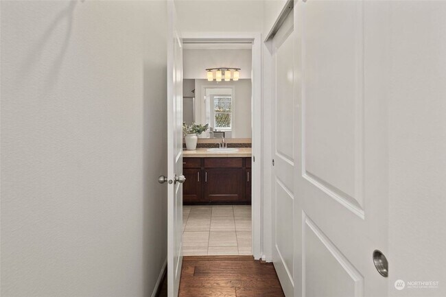 Building Photo - Immaculate Home in the Heart of High Point...