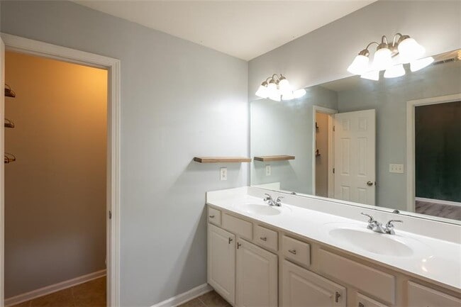 Building Photo - 331 Balaban Cir