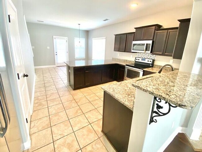 Building Photo - Now Leasing a 4-bedroom 2.5 bath home in S...