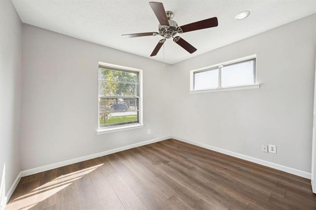 Building Photo - 2801 Clearbrook Dr