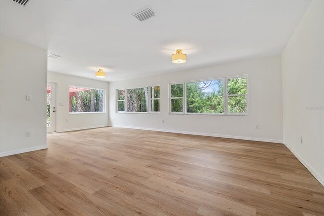 Building Photo - 8916 Memorial Hwy