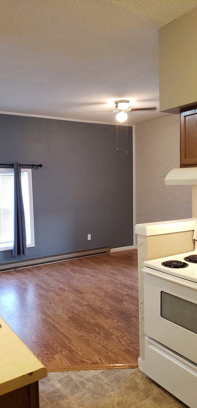 Building Photo - 418 N Main St