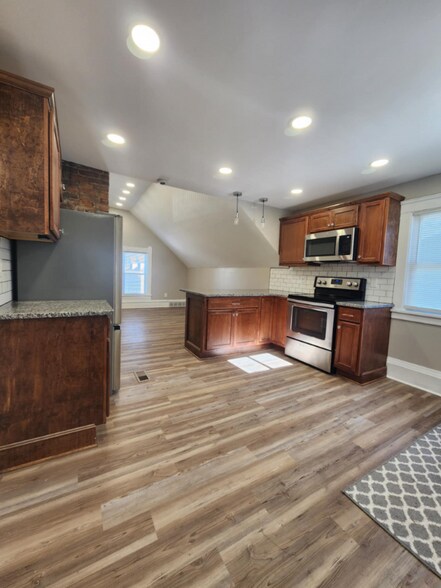 Building Photo - 1301 Buhrer Ave